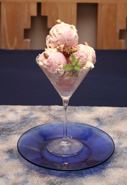 strawberry-ice-cream-white-chocolate.jpg